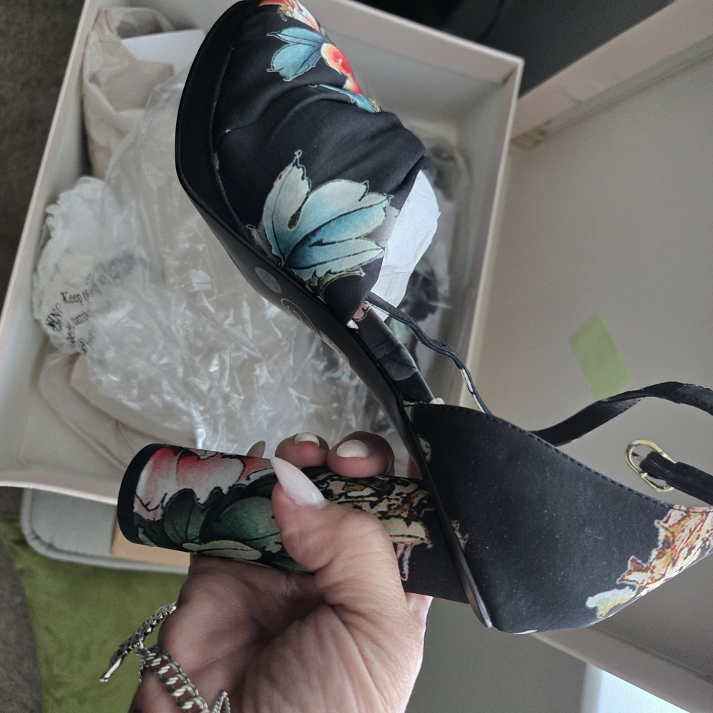 Chinese Laundry Flory Geisha Print Heels - Picture 3 of 15